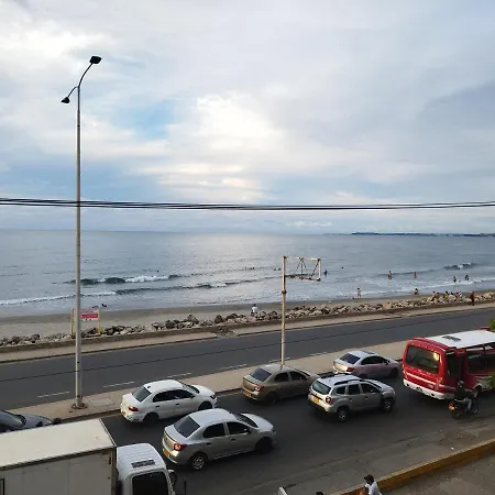 Moderno Frente Al Mar Apartamento